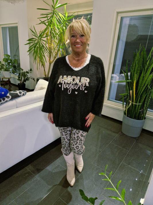 Plussize neule Amour  musta