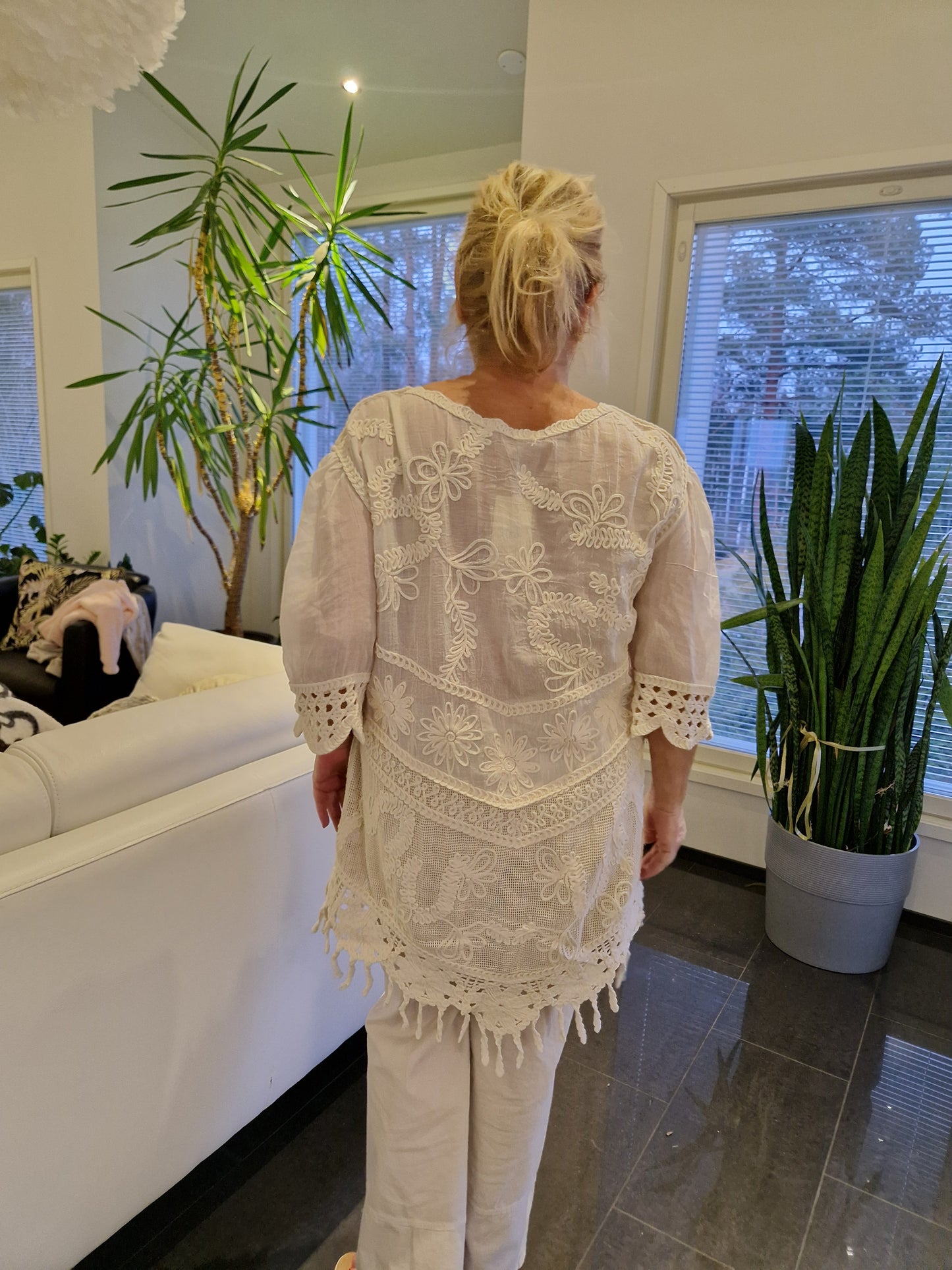 Tunika bohotyyliin  vaalea beessi