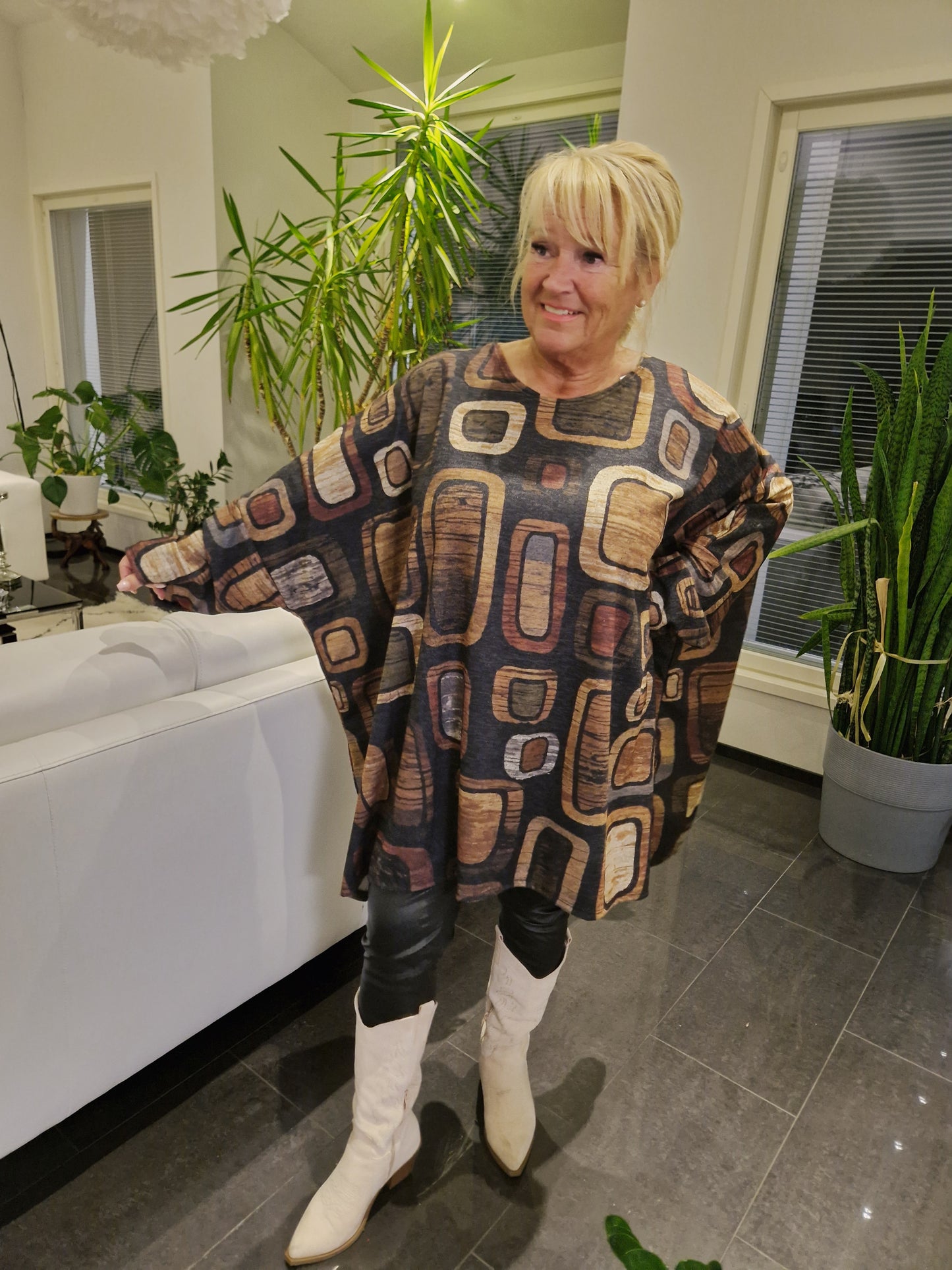 Plussize neulostunika musta