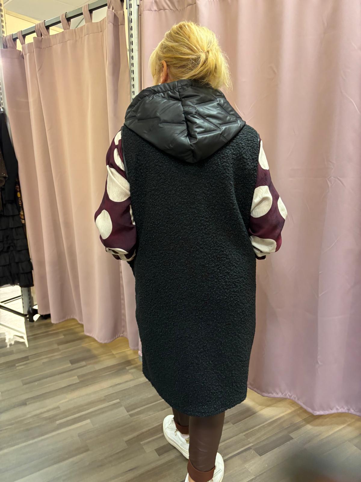 Kevyt tikkiliivi  musta