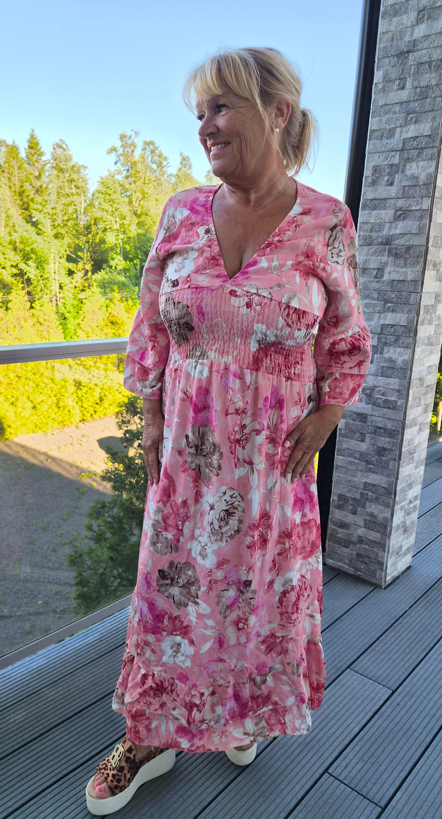 Hihallinen kukkamekko pinkki/punasävy