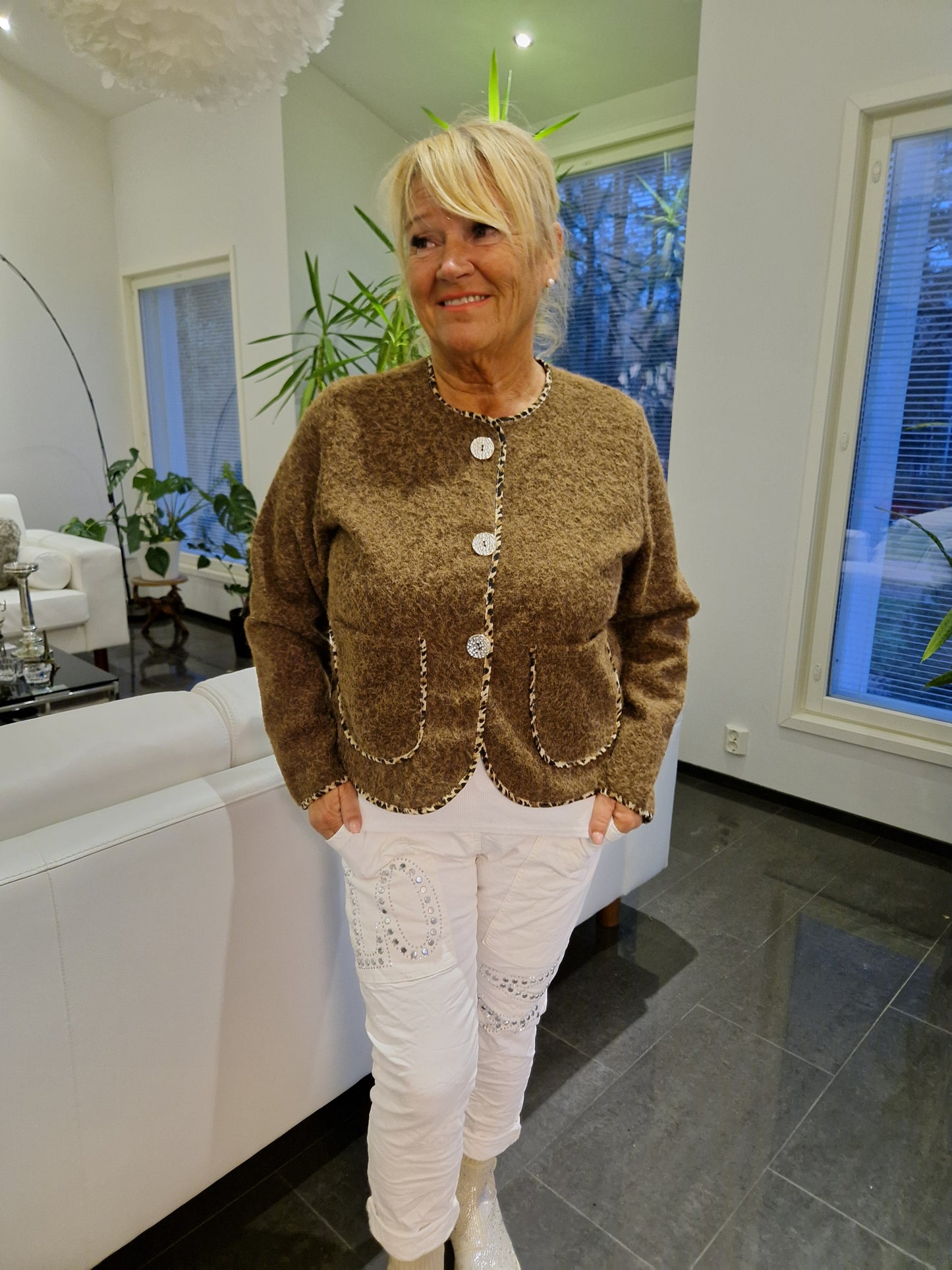 Siro neulosjakku ruskea