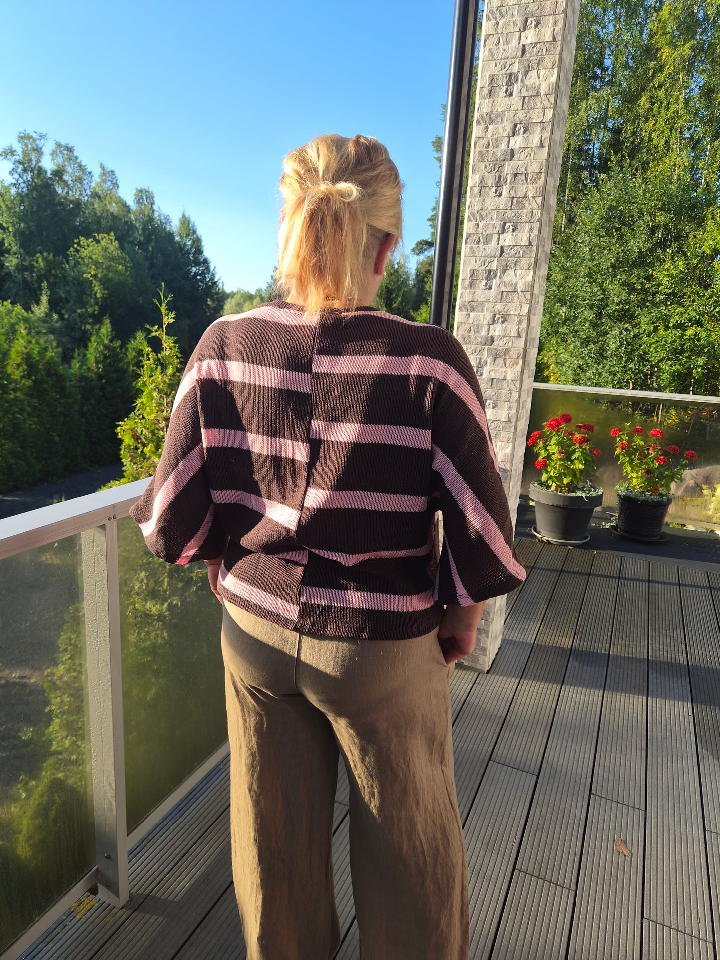 Raidallinen neulepusero