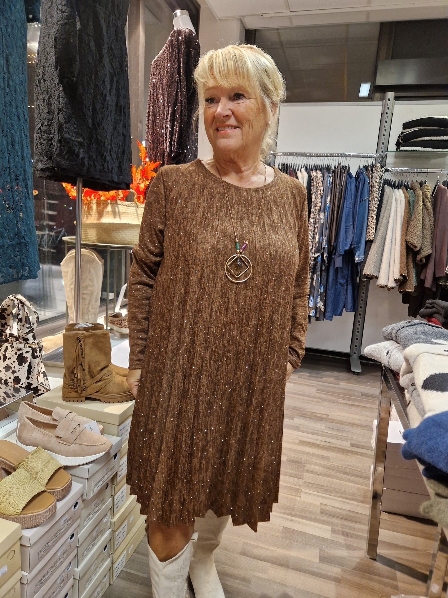 Bling pliseerattu neulemekko konjakki