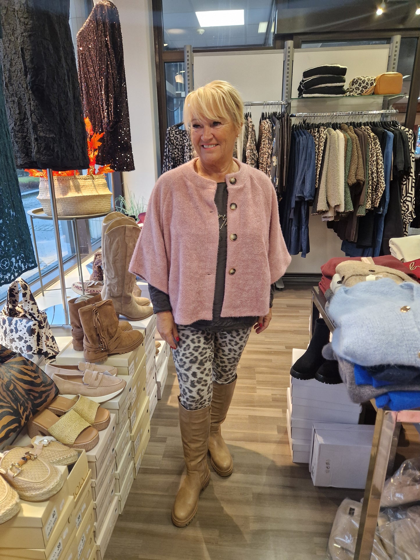 Viittatyylinen jakku roosa