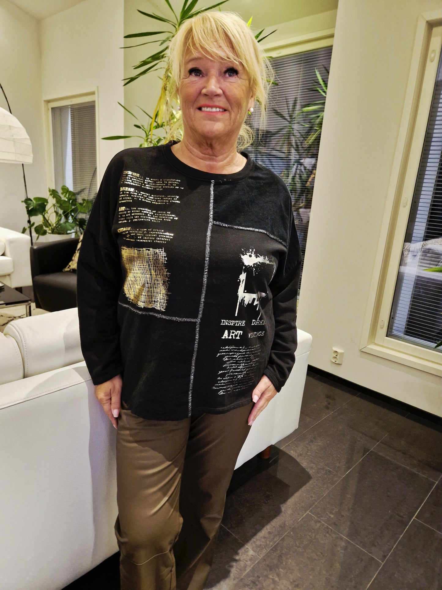 College pusero  musta