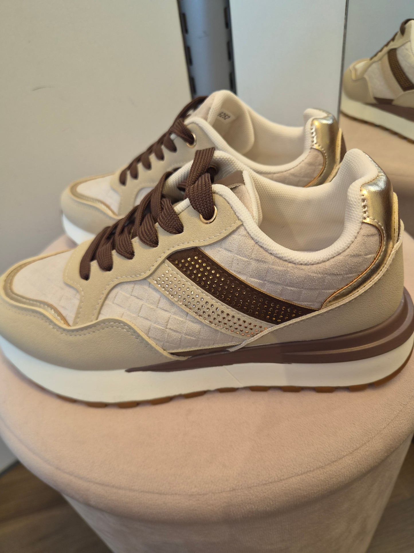 Lenkkarit vaalea beige