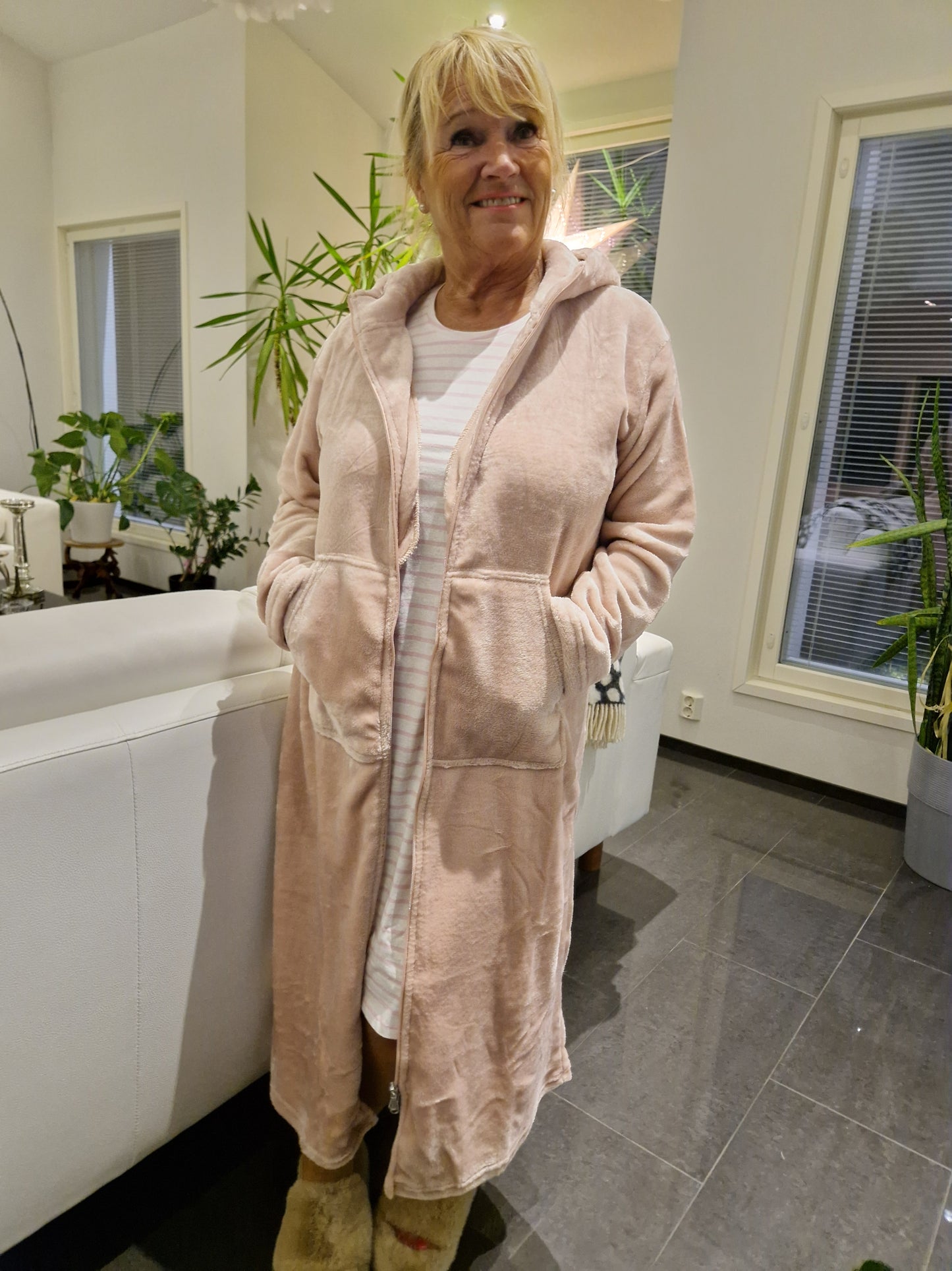 Suloisen pehmeä aamutakki old rose