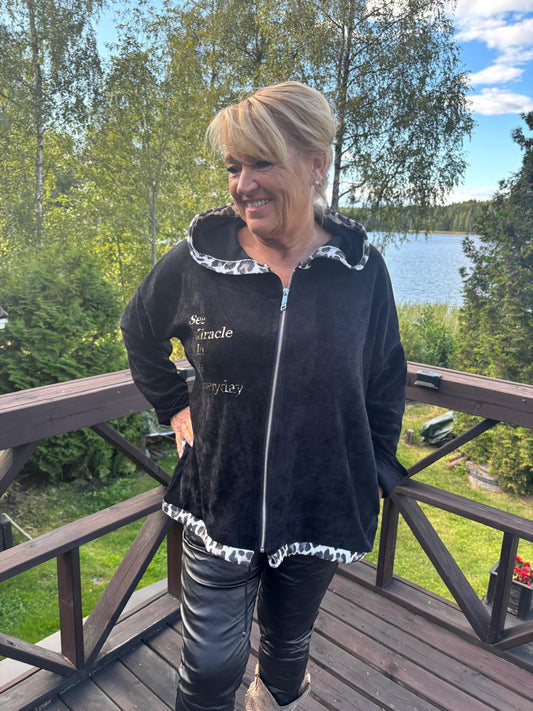 Sametti huppari musta