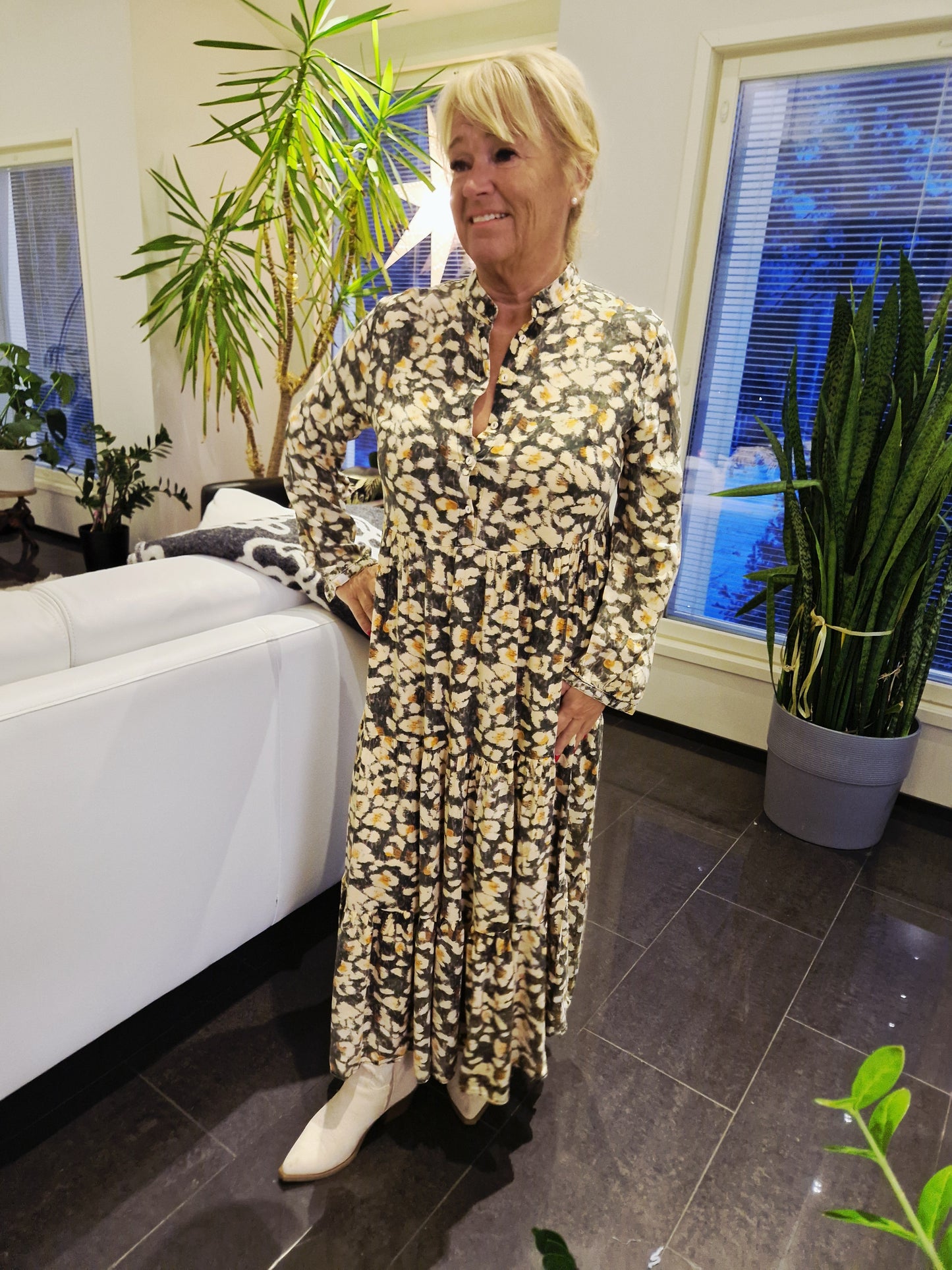 Pitkä kukkamekko "keltakukka"