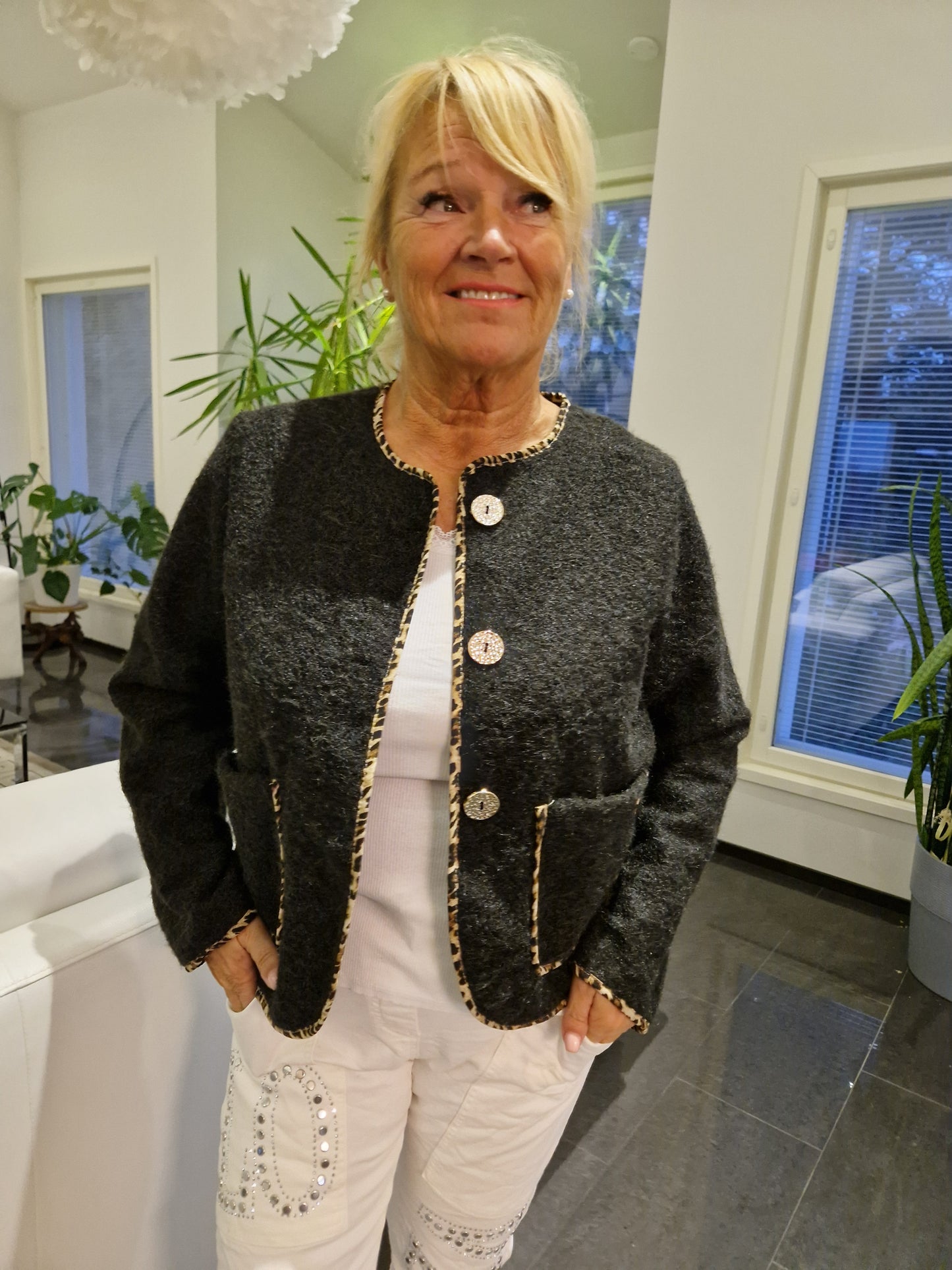 Siro neulosjakku musta