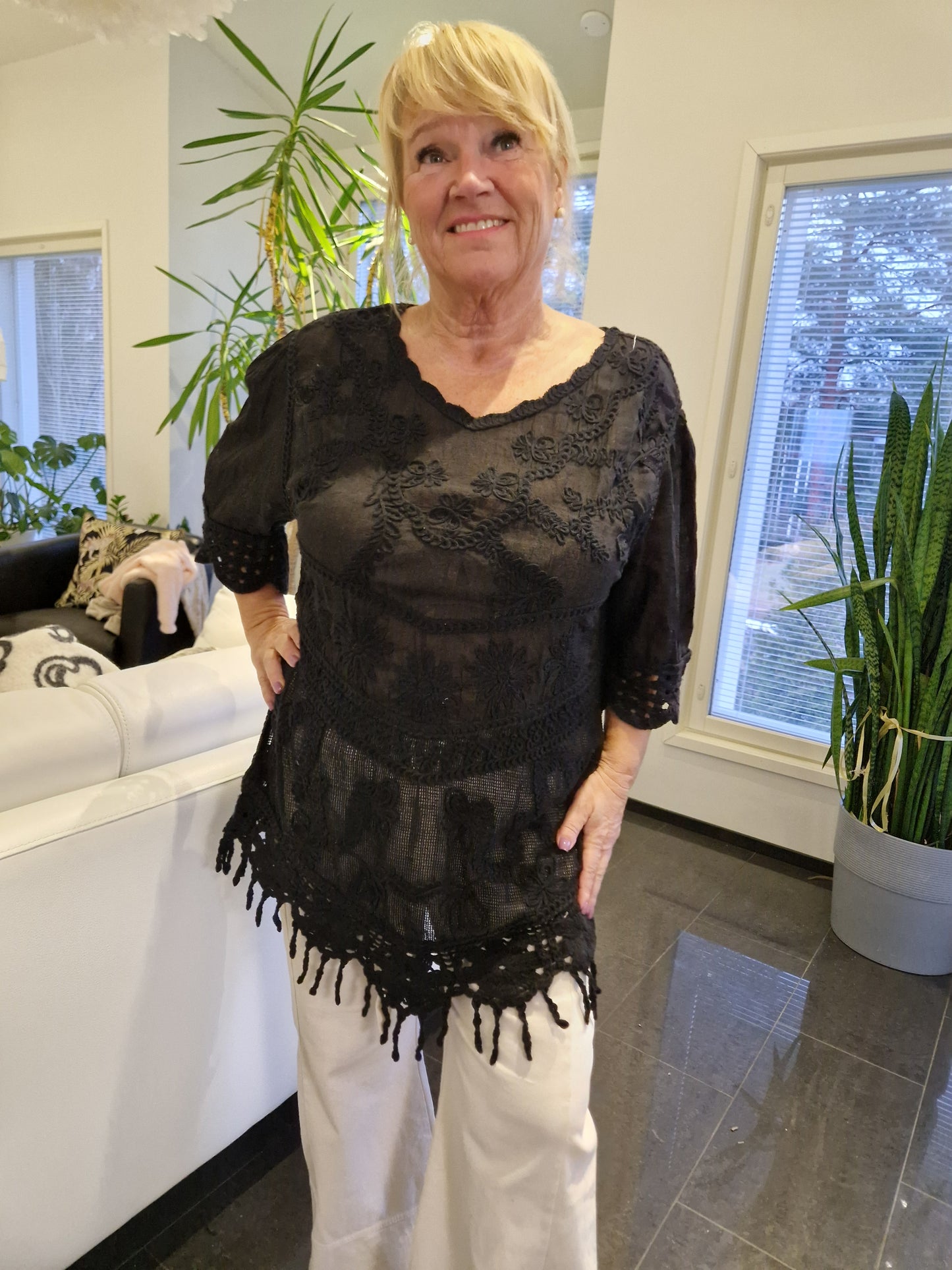 Tunika bohotyyliin  musta