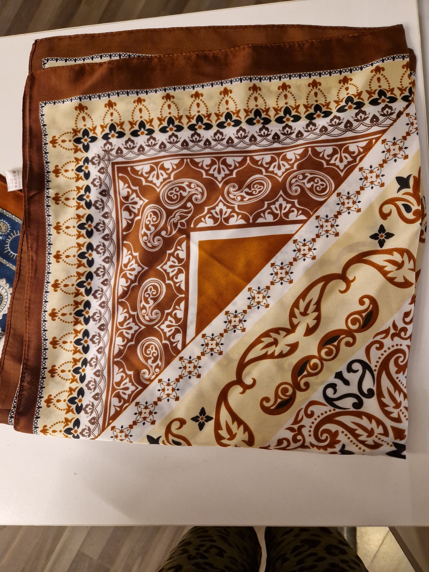 Pikkuhuivi  ruskea/kirjava