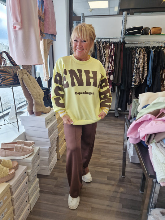 Collegepusero Copenhagen keltainen