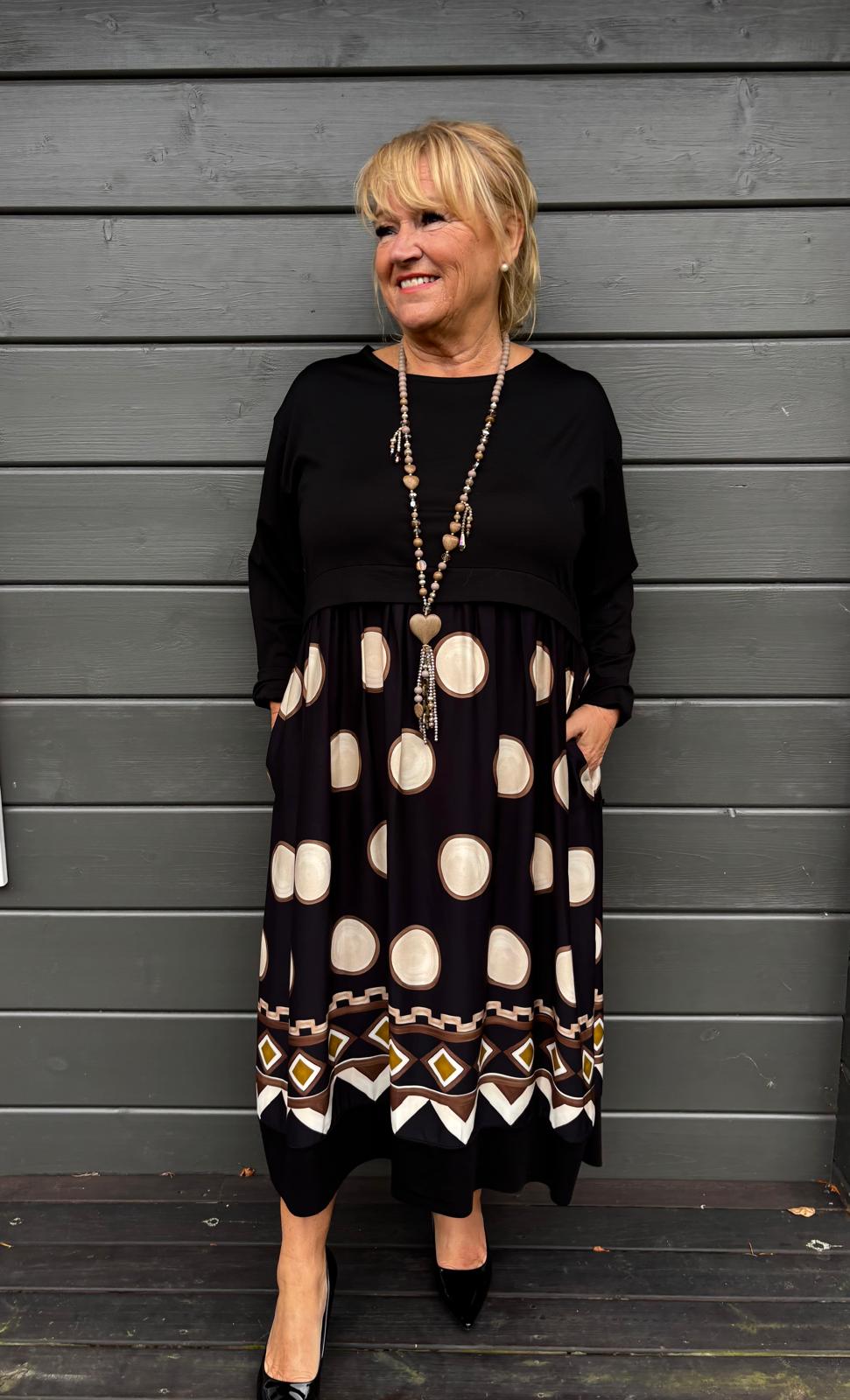 Plussize mekko pallokuosi