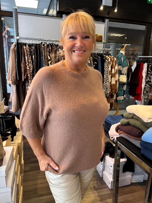 Alpakka-sekoite neule tyylikäs kameli