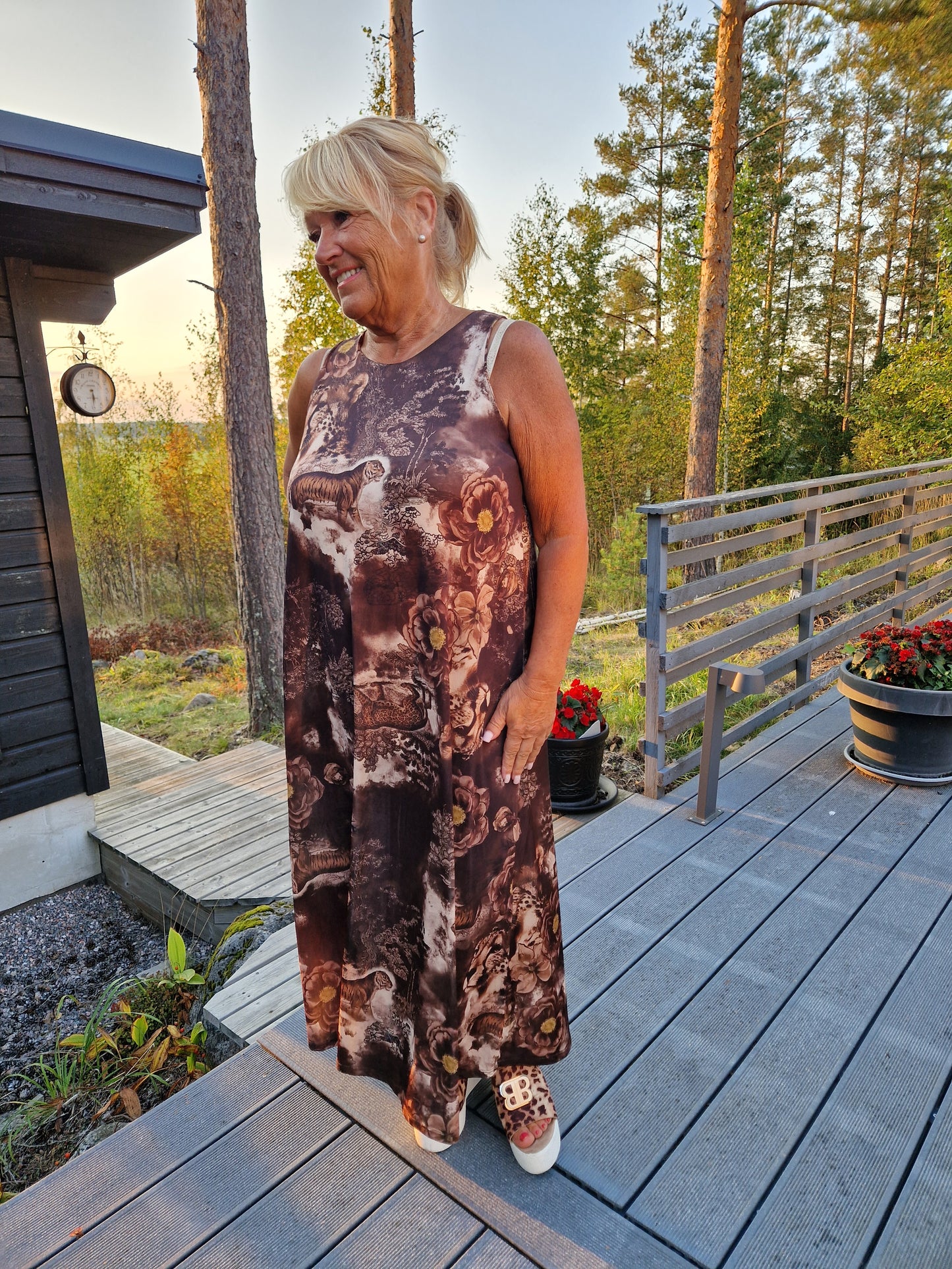 Hihaton mekko  ruskea