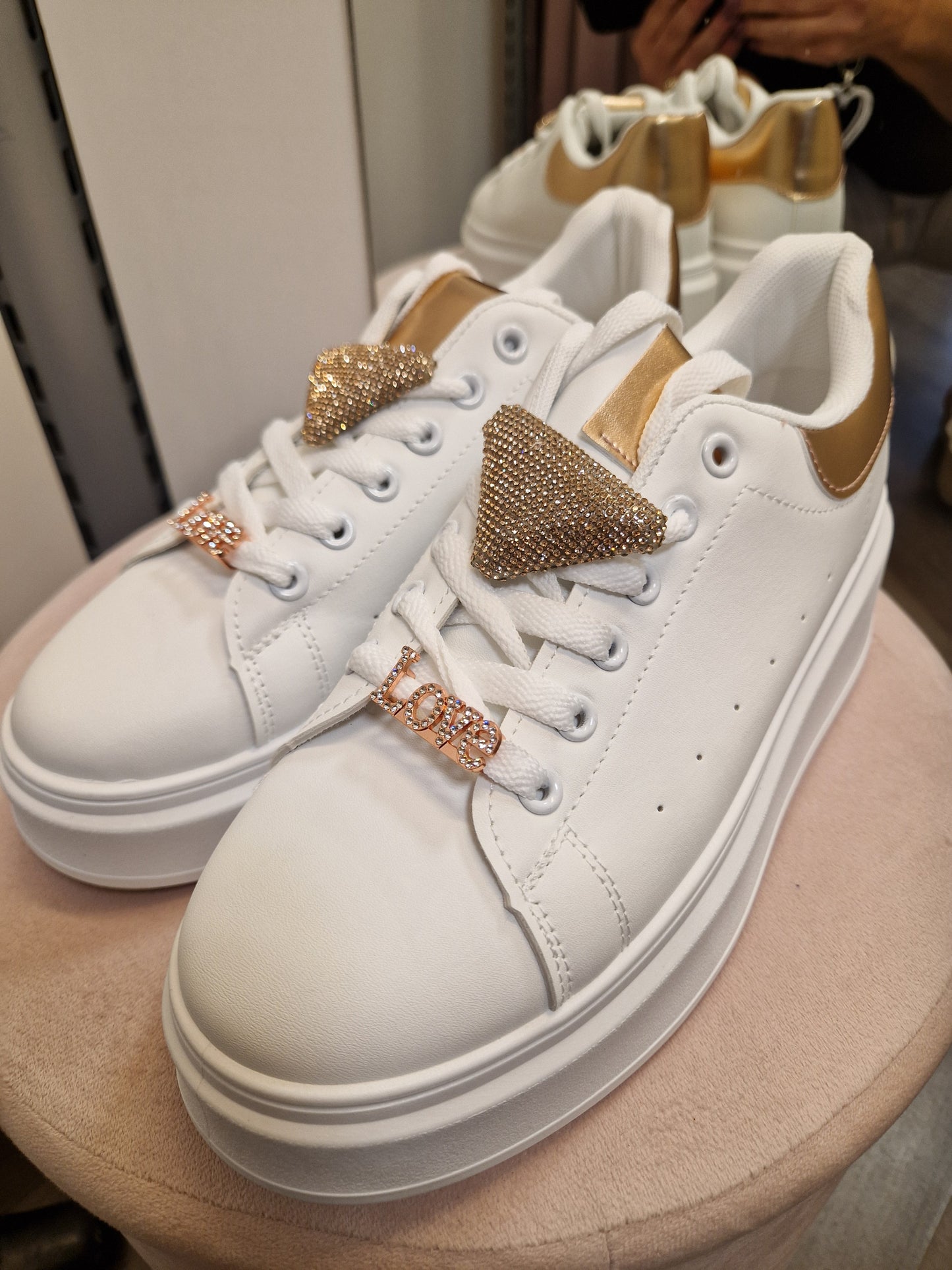 Platform tennarit valkoinen/kultasomisteilla