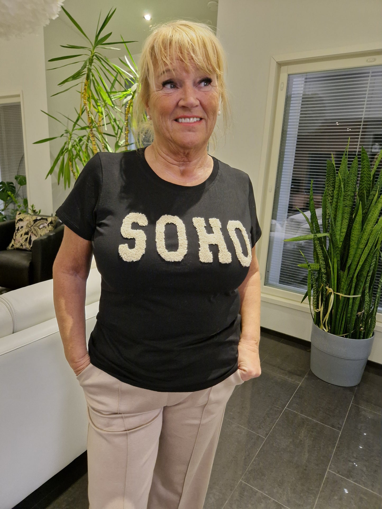 T-paita SOHO musta