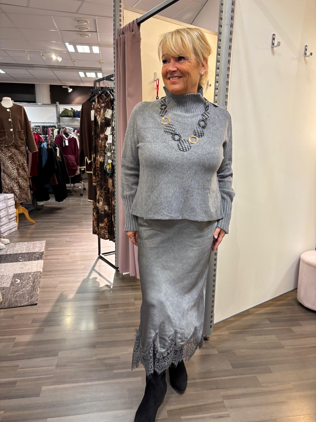 Satiinihame pitsihelma  harmaa