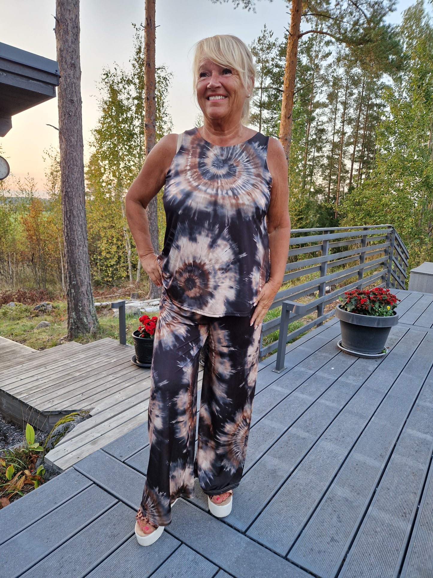 Toppi ja housut harmaa kuvio