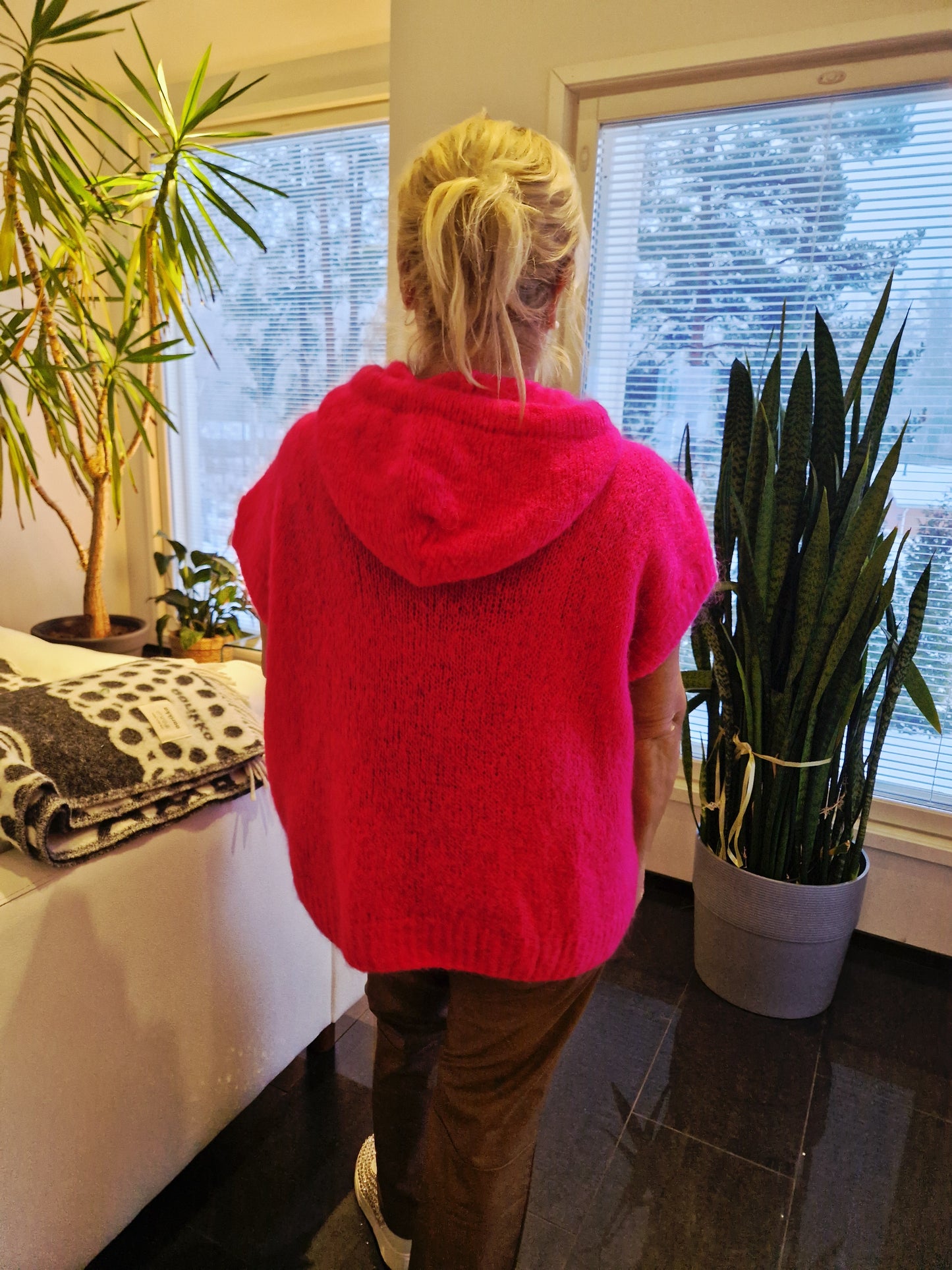Mohair liivi hupulla  fuksia