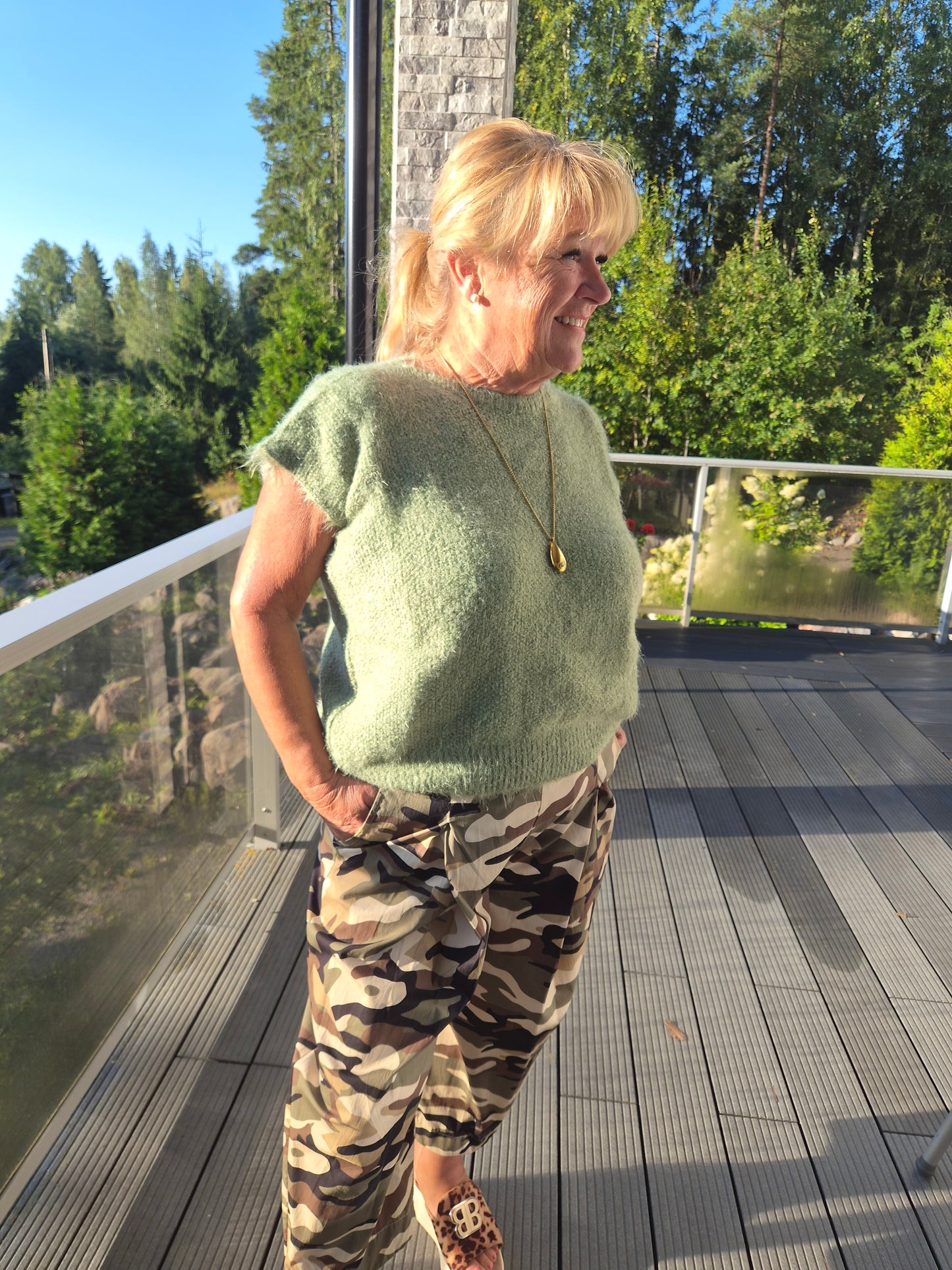 Pehmeä neuleliivi  ( 5 väriä)