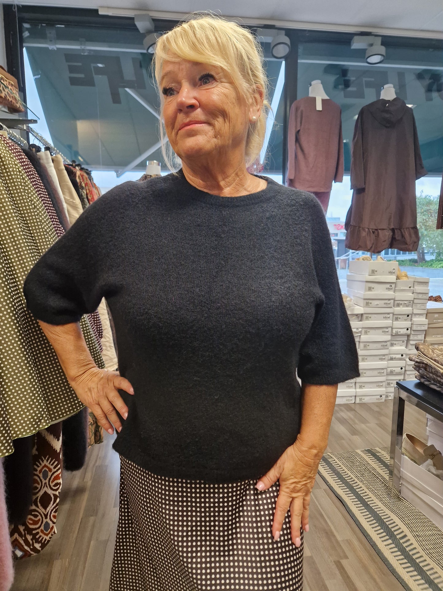 Alpakka-sekoite neule musta