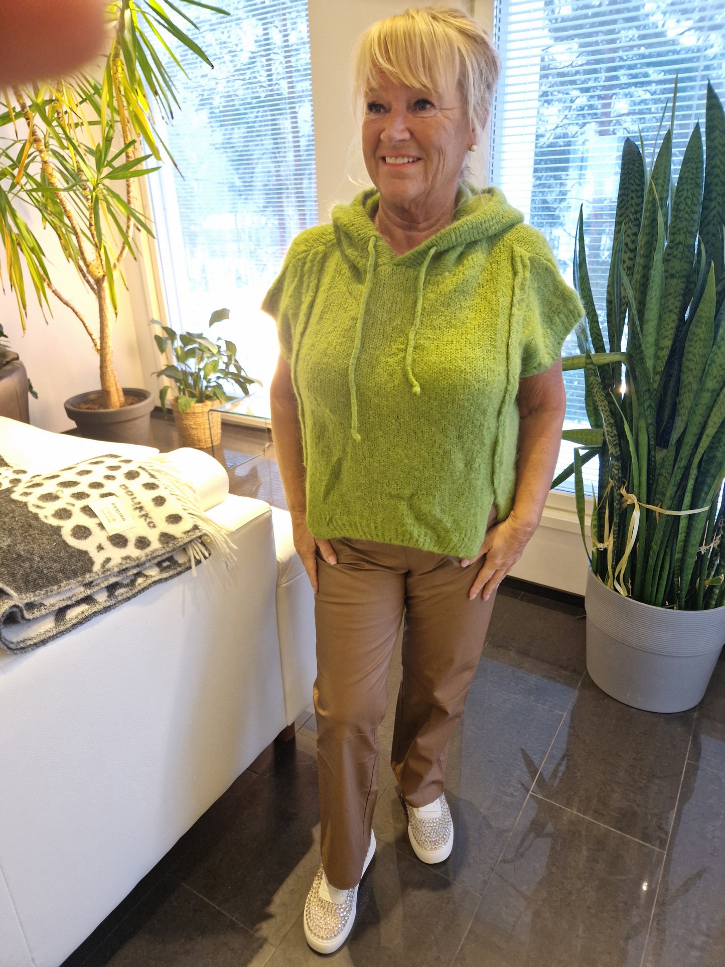 Mohair liivi hupulla  vihreä