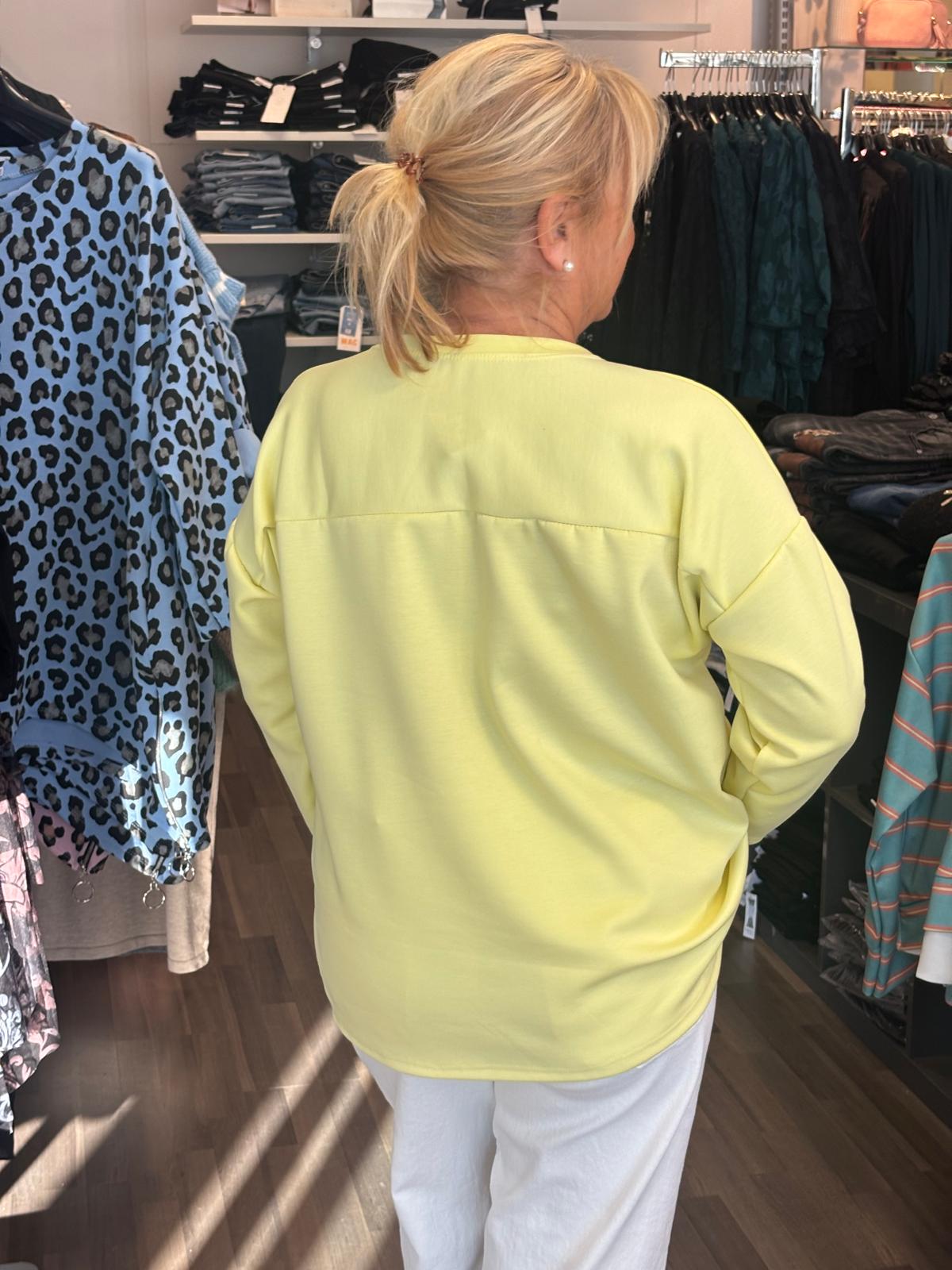 Kevyt college pusero keltainen