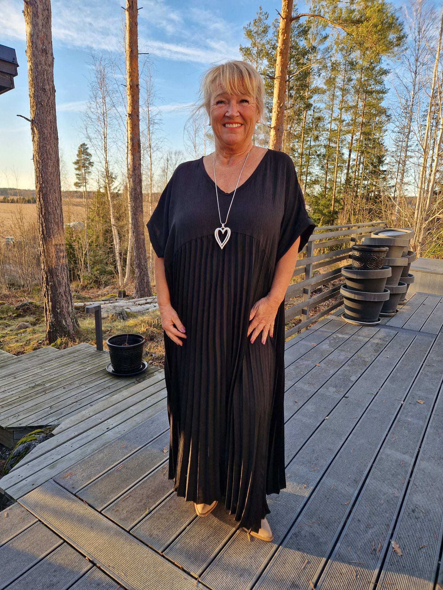 PLUSPLUSSIZE pliseerattu mekko  musta