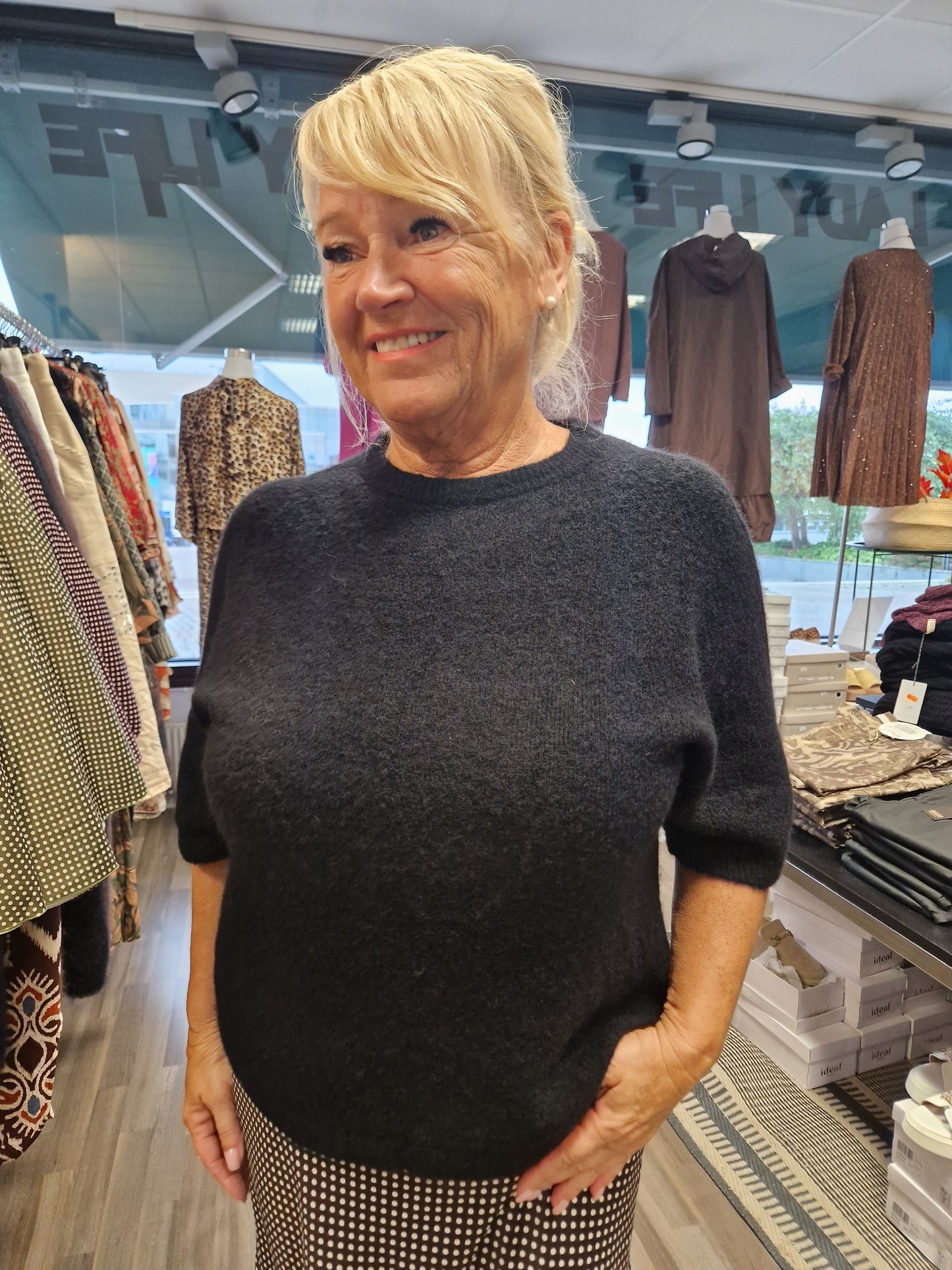 Alpakka-sekoite neule musta