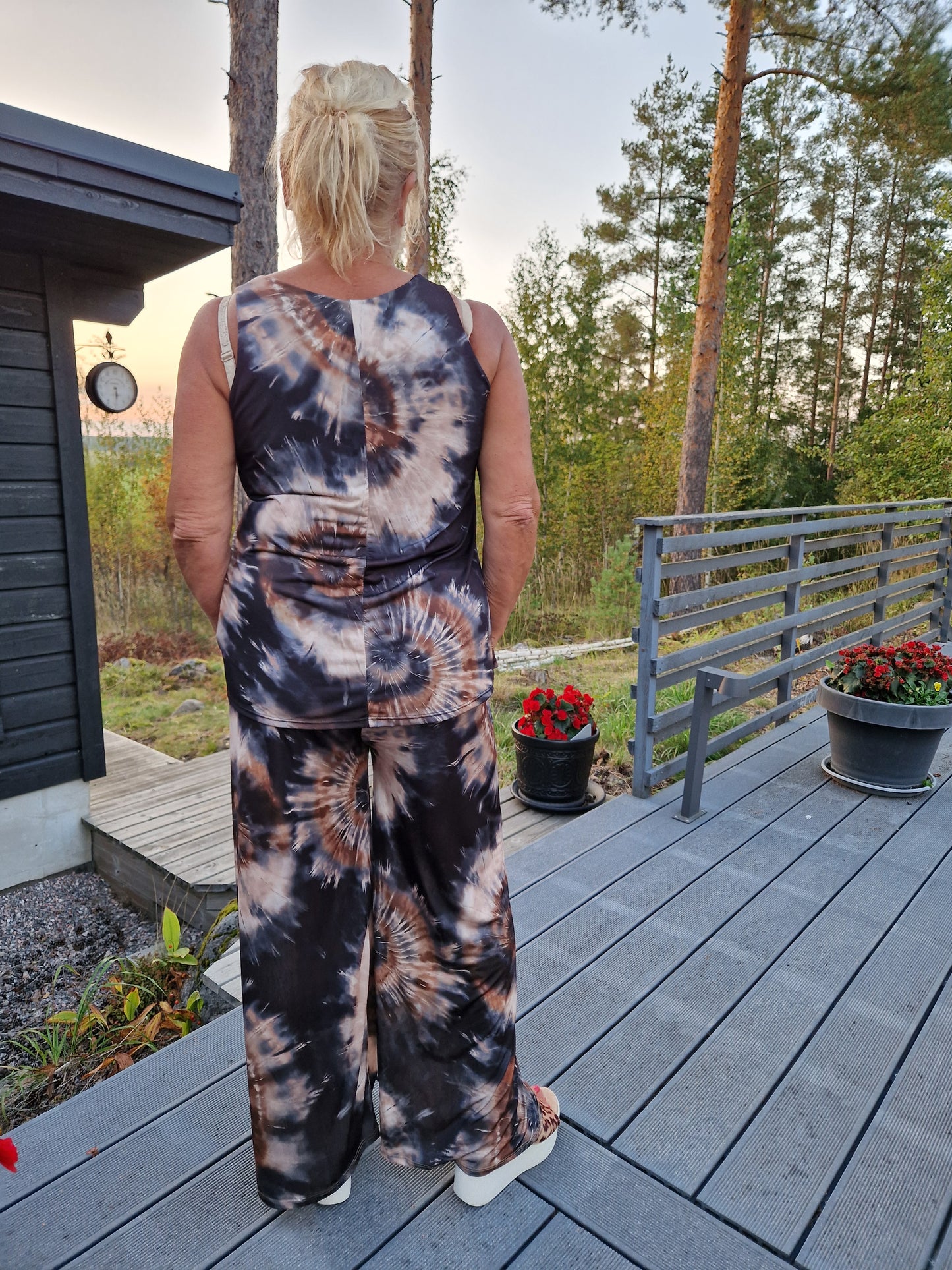 Toppi ja housut harmaa kuvio