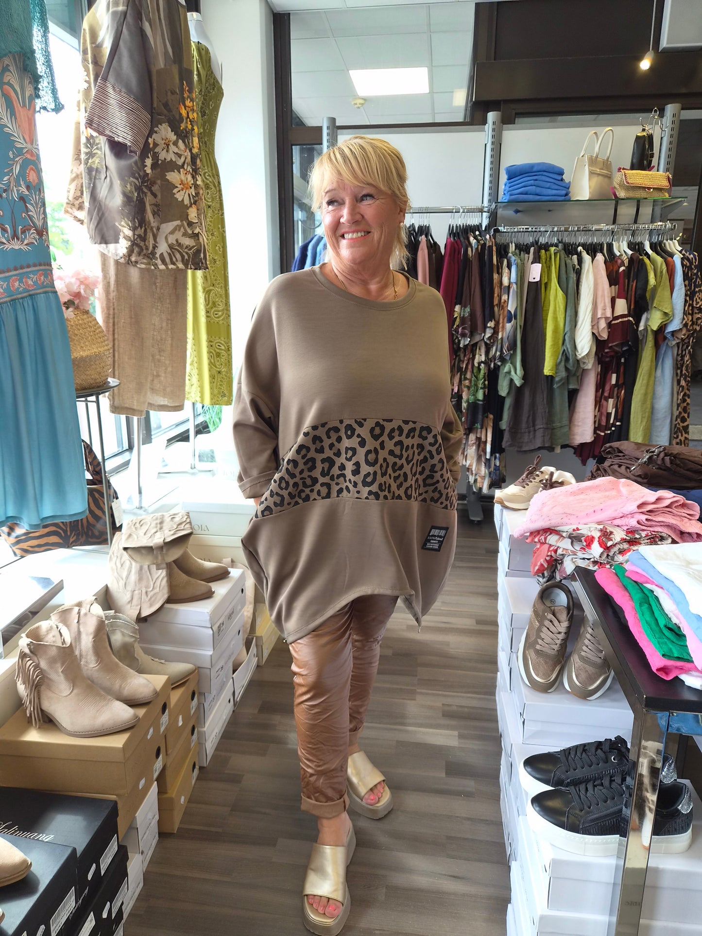 Plussize tunika leo raita taupe