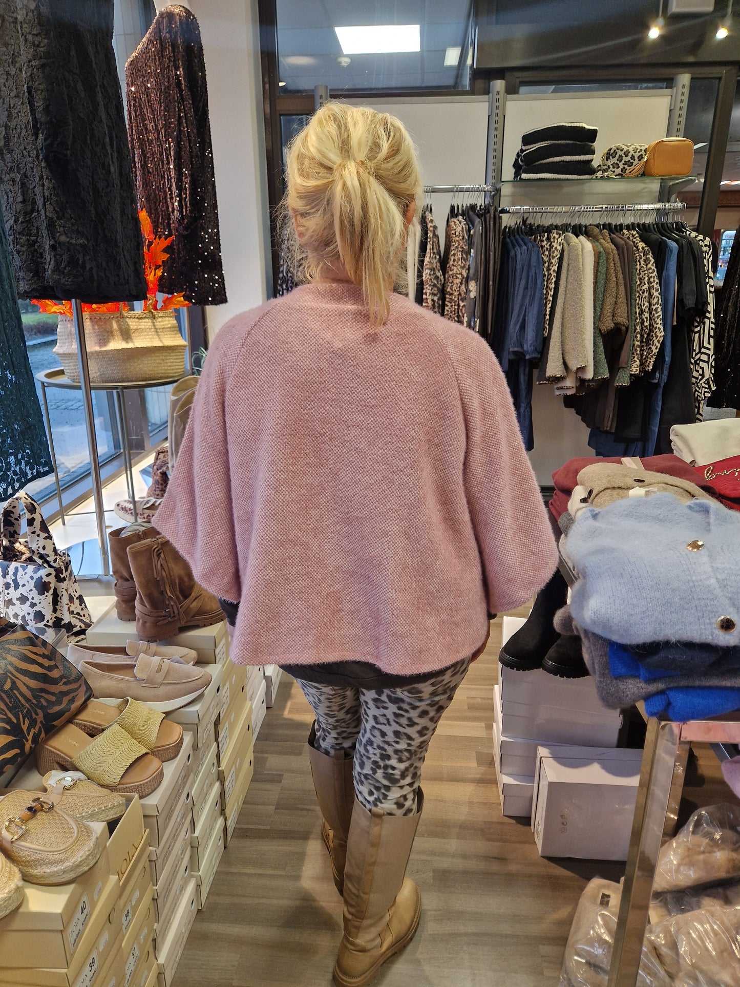 Viittatyylinen jakku roosa