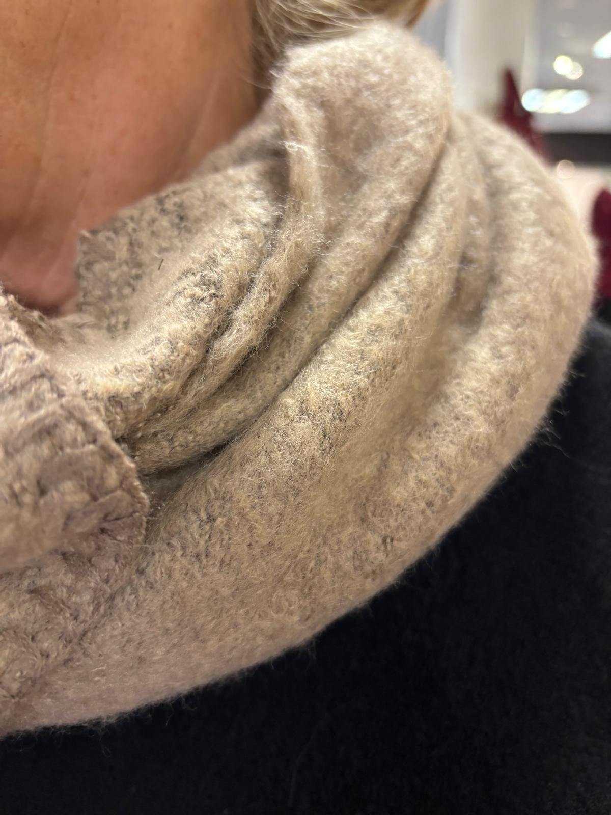 Reilu kolmiohuivi  kameli