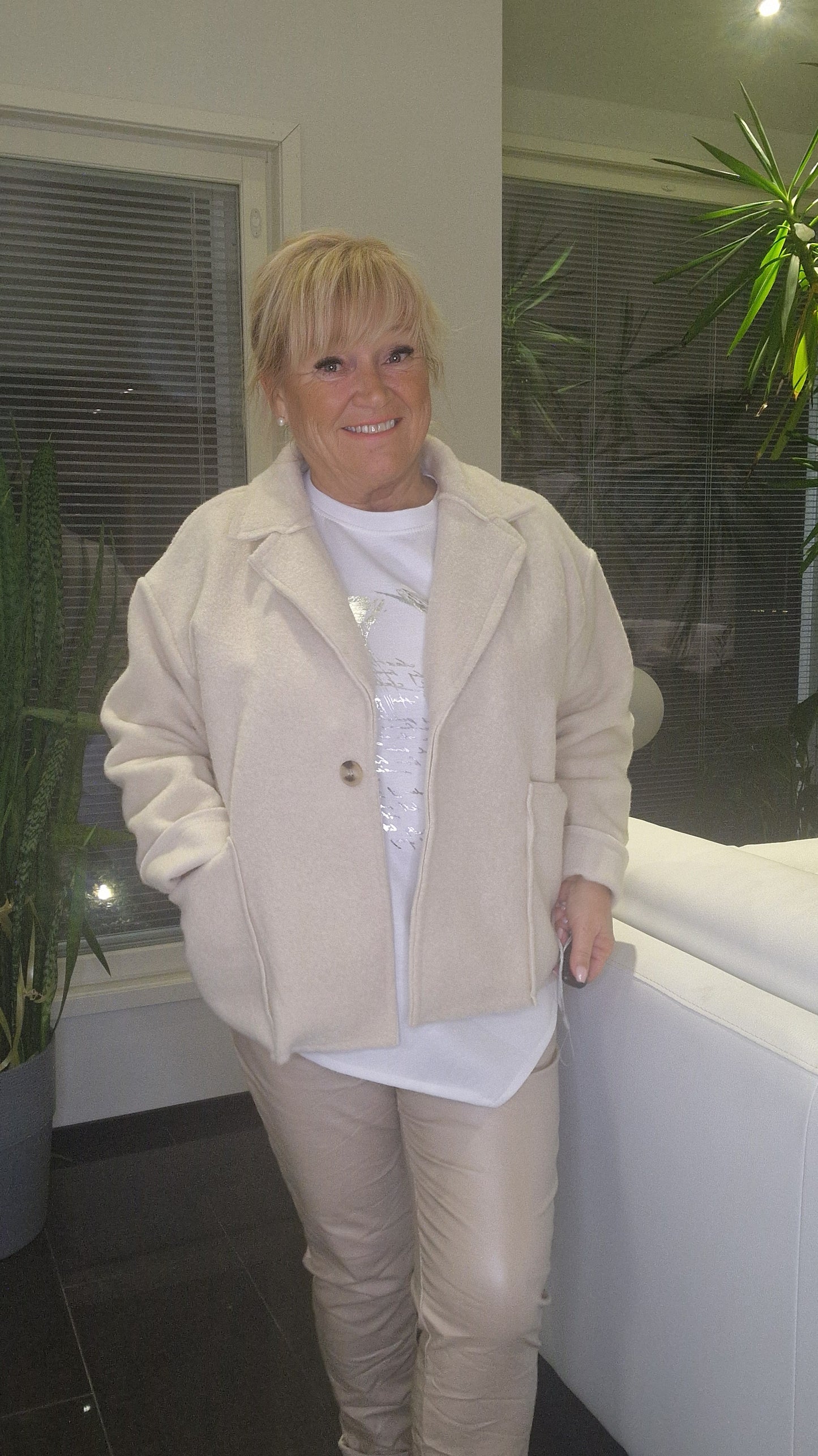 Kevätjakku vaalea beessi