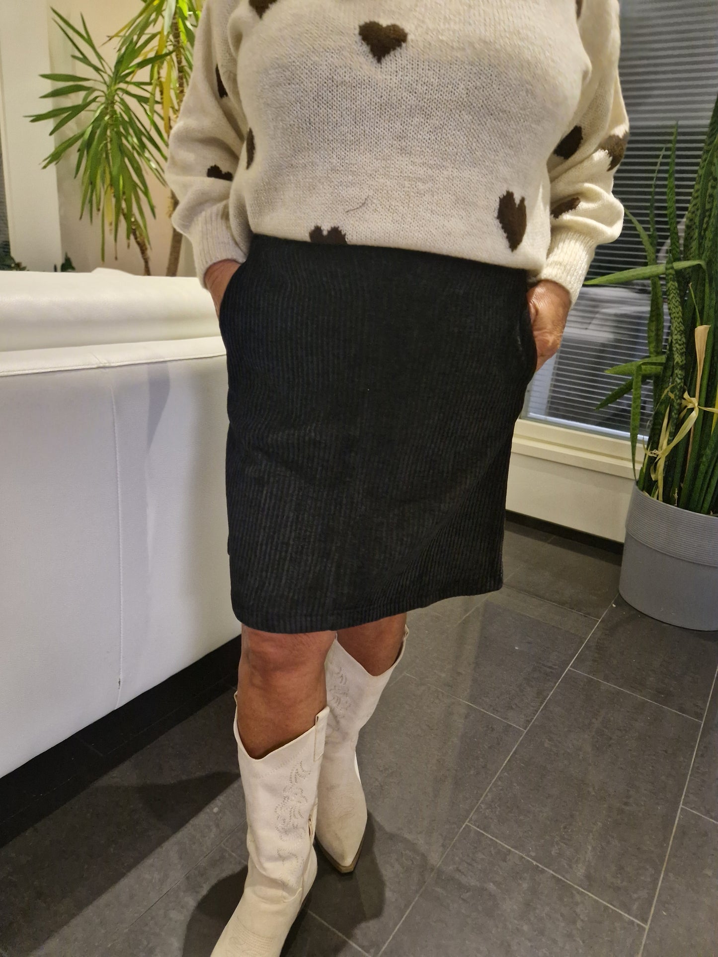 Vakosamettihame musta