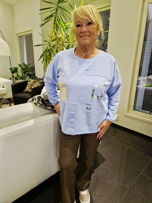 College pusero  vaalean sininen