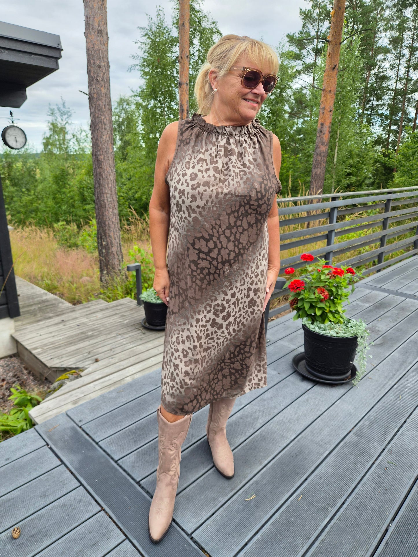 Mekko Leo brown