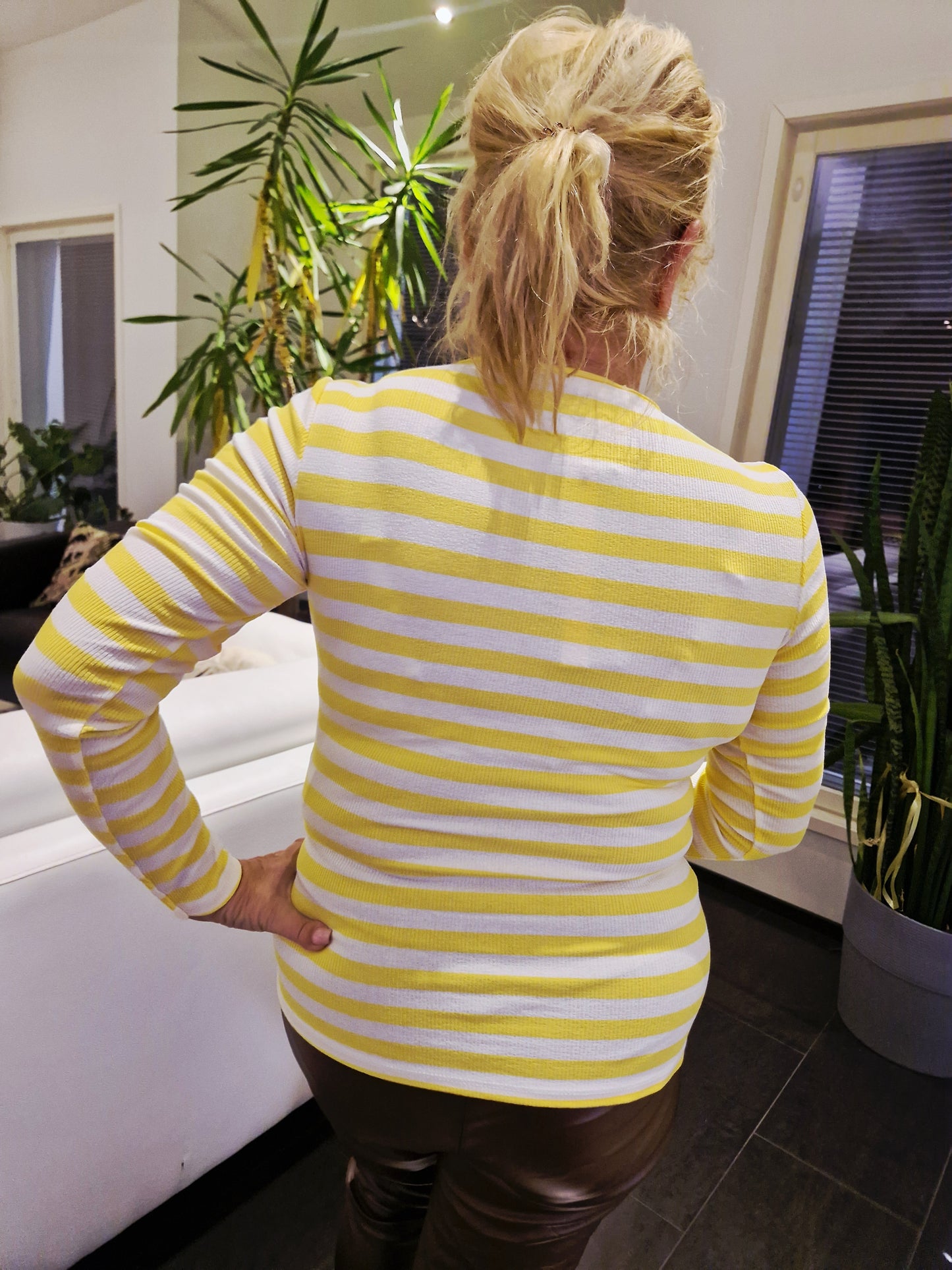 Trikoopusero keltaraita