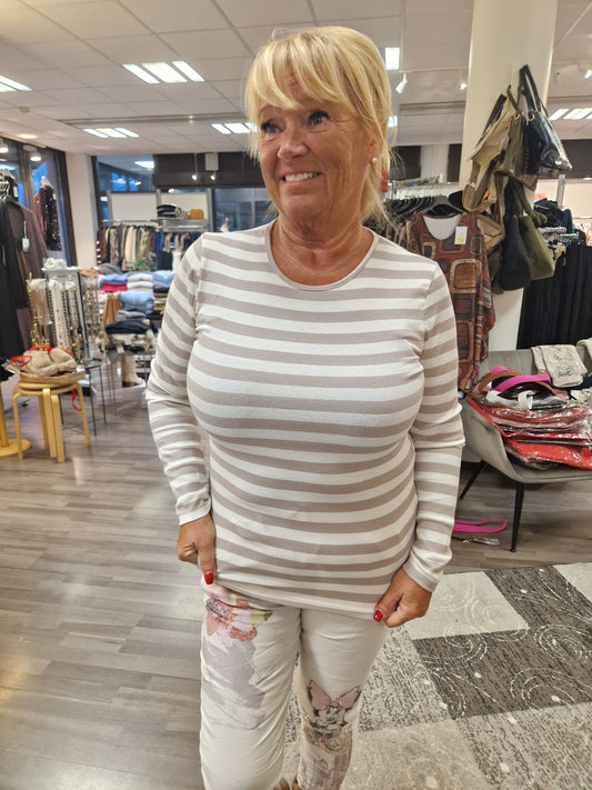 Trikoopusero beessiraita