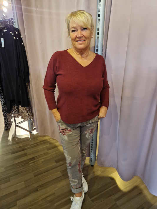 Kukkahousu taupepohjaväri/viininpunainen kukka