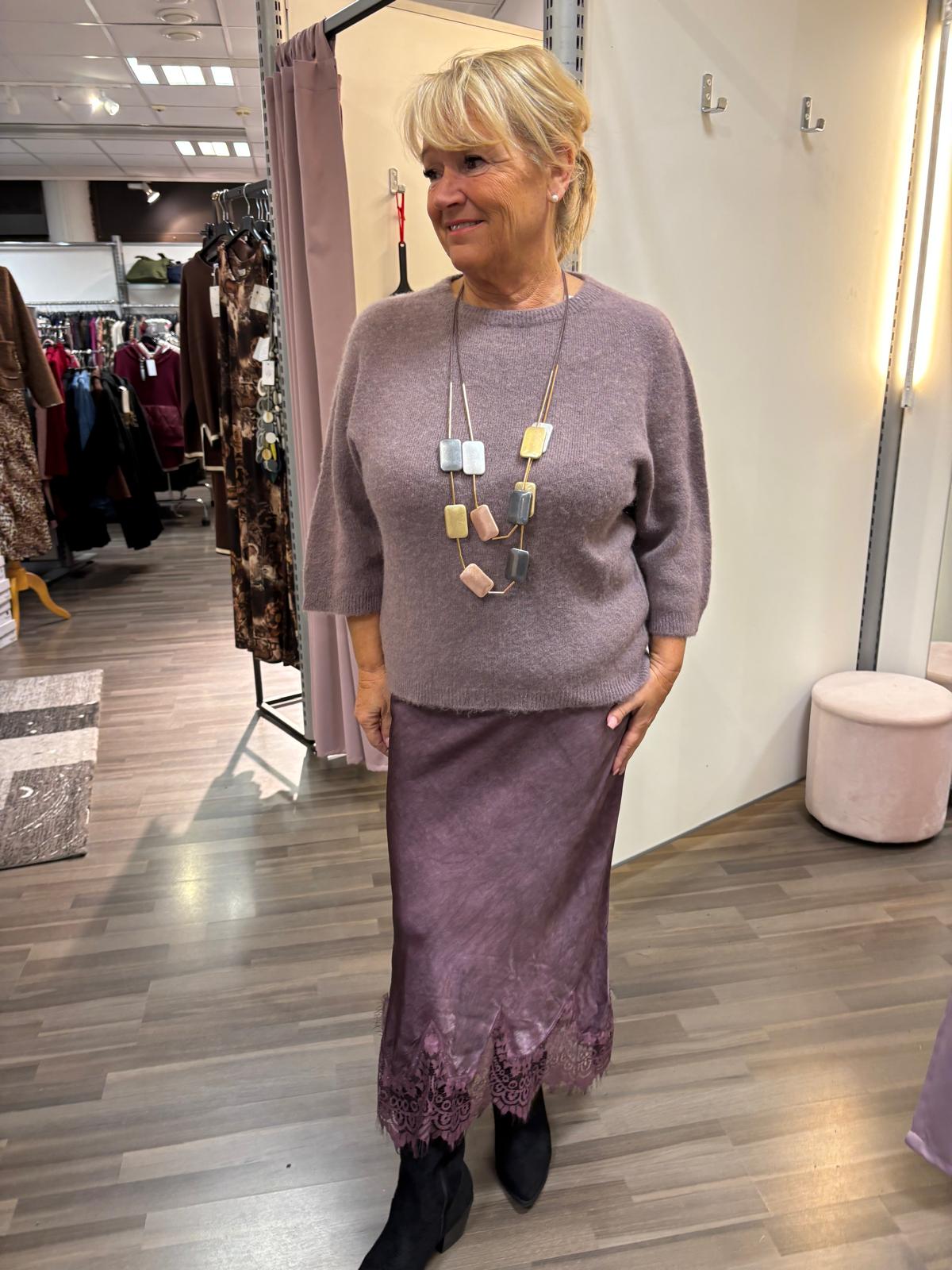 Satiinihame pitsihelma  luumu