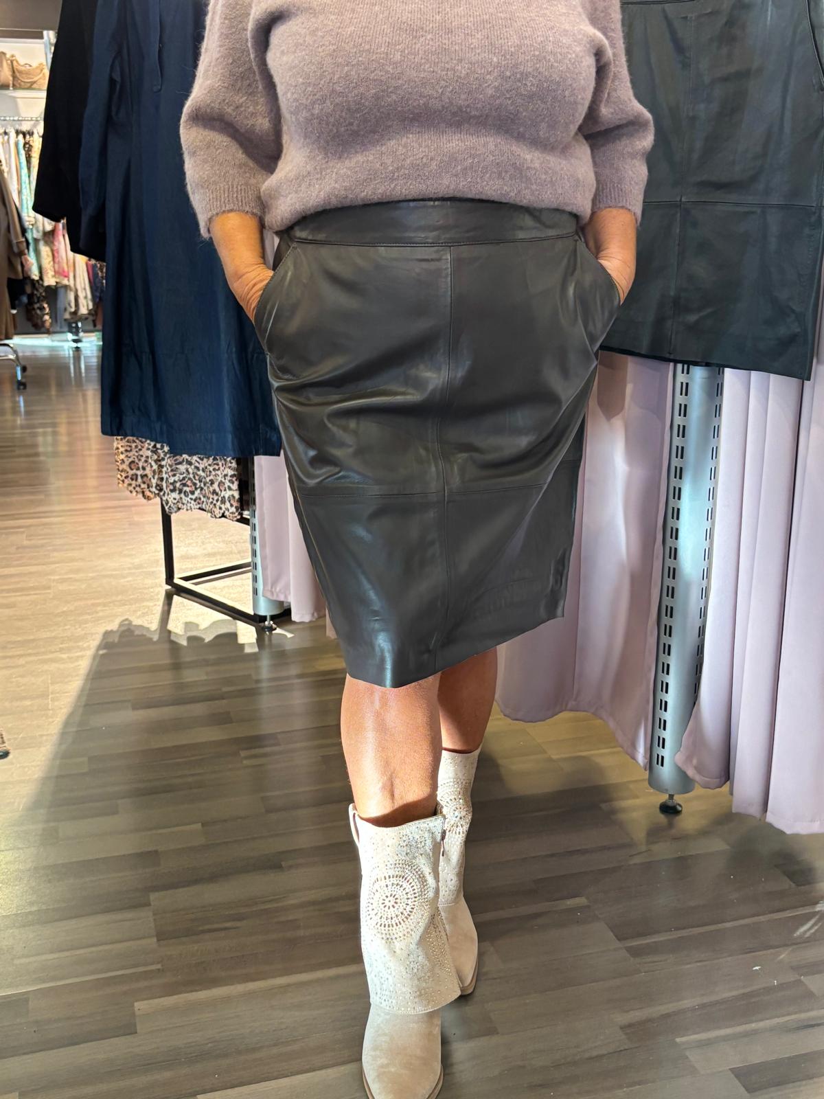 Nahkahame  tumma ruskea