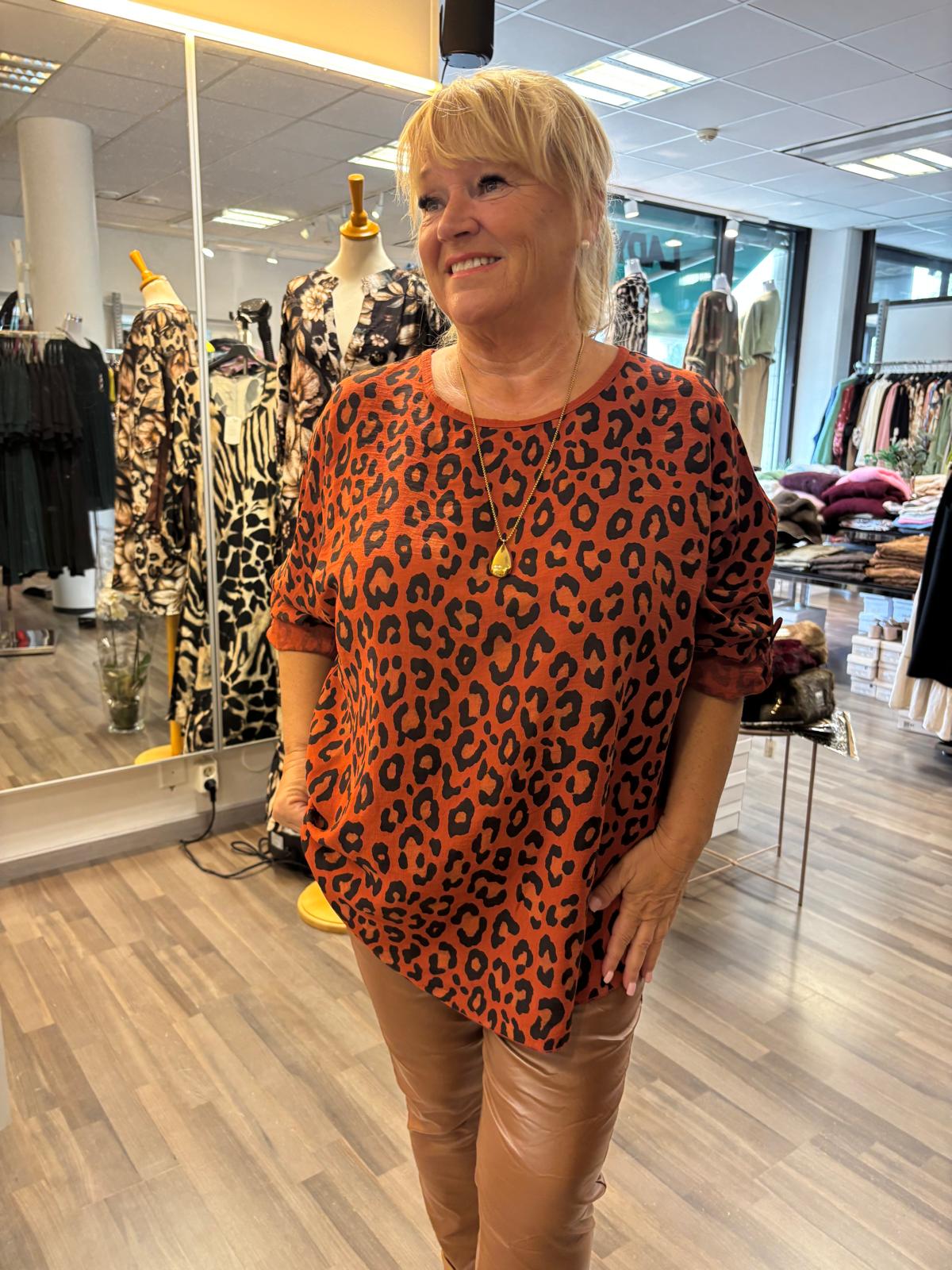 Plussize viskoosipusero
