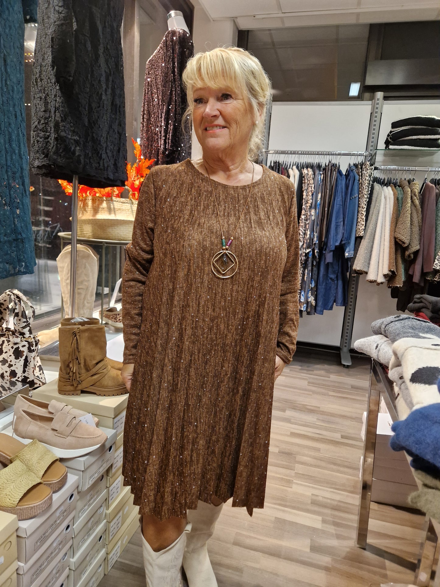 Bling pliseerattu neulemekko konjakki