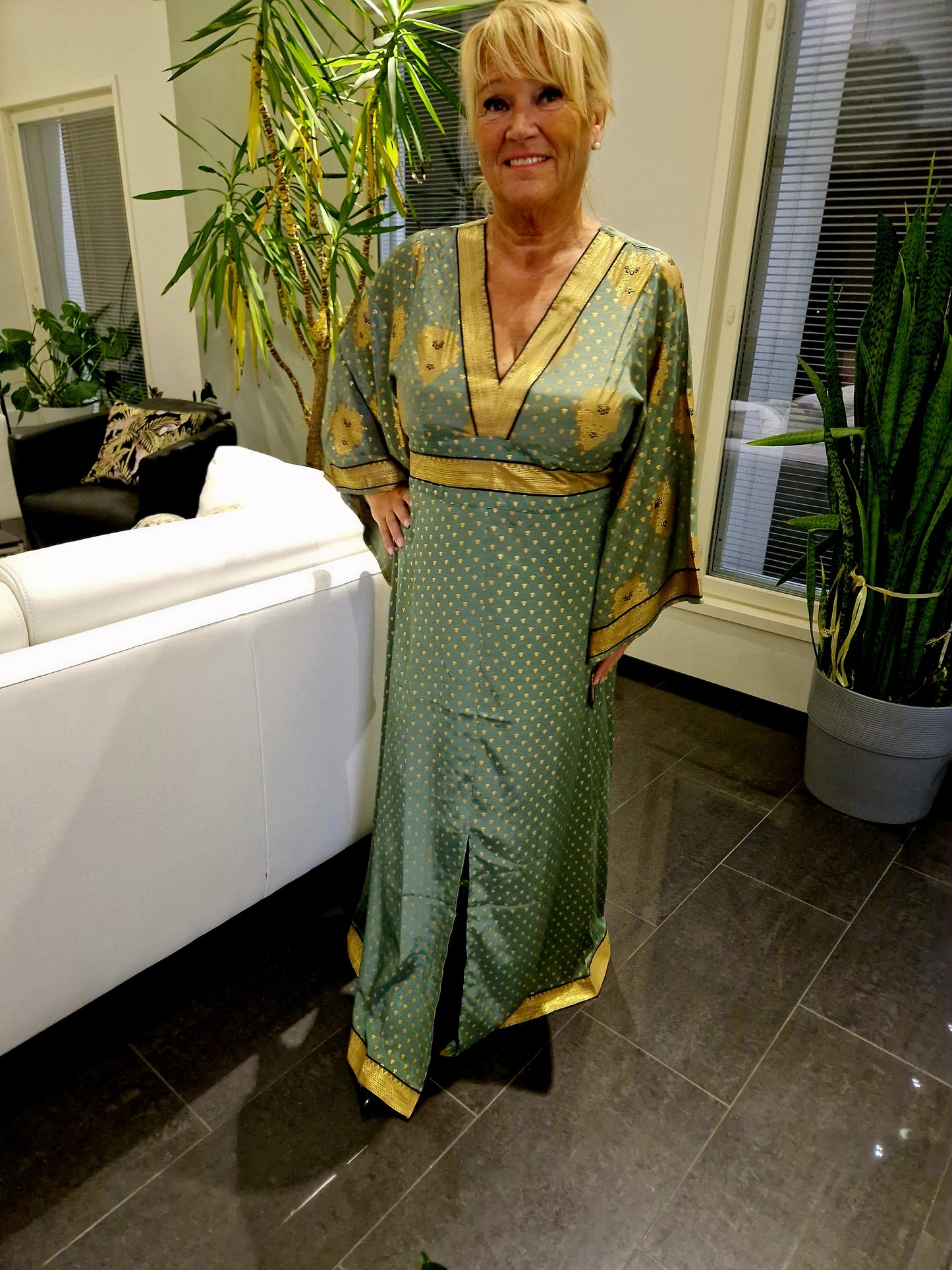 Kaftaanityyppinen maksimekko Ayla