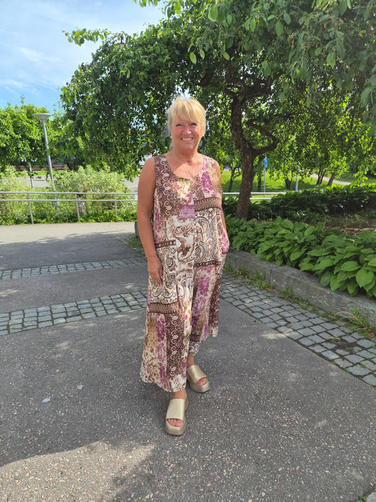 Hihaton kuosillinen mekko liila