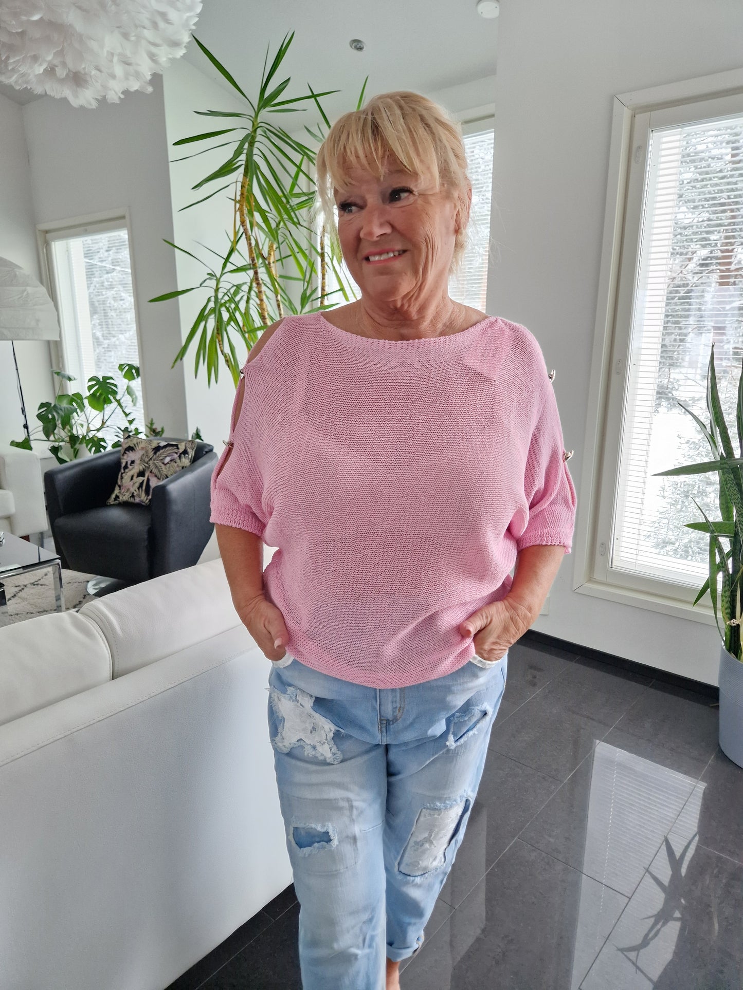 Kevätneule pikkusydämmillä roosa